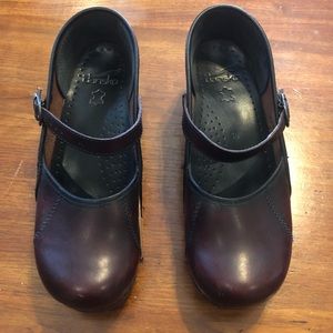 Dansko Marcelle Burgundy Size 38 (7.5-8)
